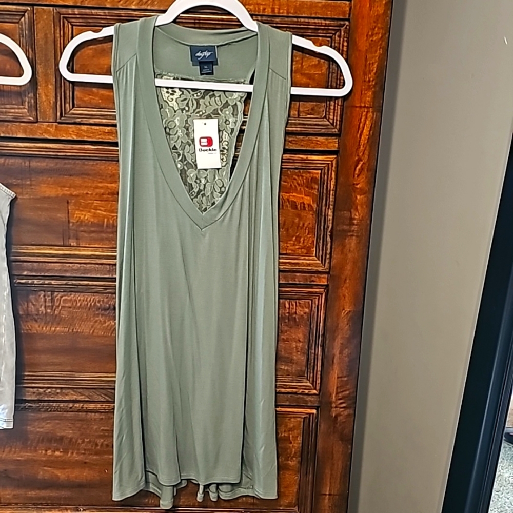 Womens Beautiful NWOTS Green with lace back Daytrip tank top. Sz xlg